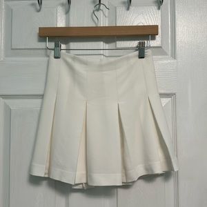 Aritzia Babaton Pleated Mini Skirt in White